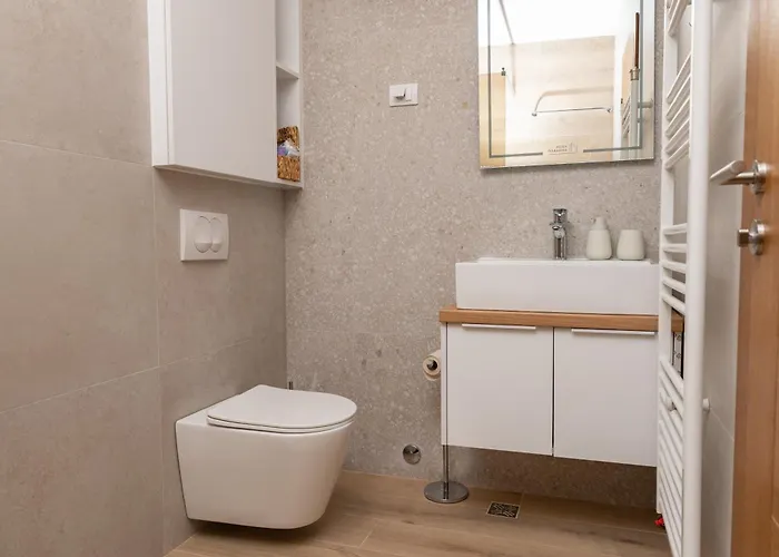 Suncani Vrhovi * 亚霍里纳