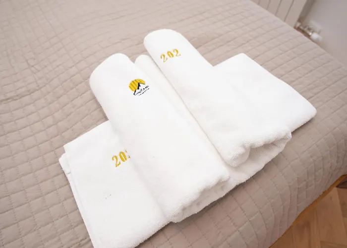 Suncani Vrhovi * 亚霍里纳