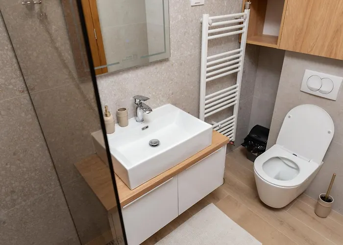 Suncani Vrhovi * 亚霍里纳