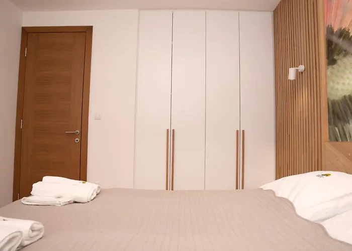 Suncani Vrhovi * 亚霍里纳