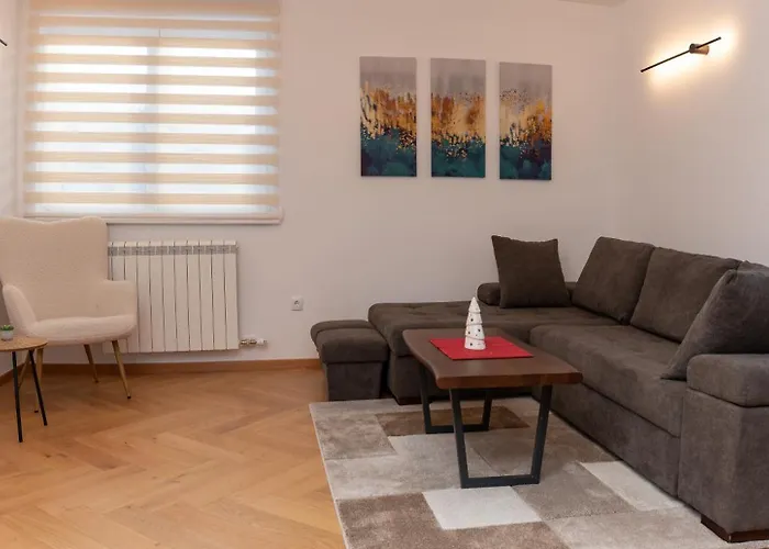 Suncani Vrhovi * 亚霍里纳